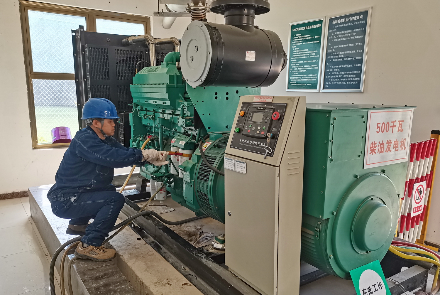 劉家峽水電廠：備戰(zhàn)汛期 精心維保防汛應(yīng)急柴油發(fā)電機(jī).jpg