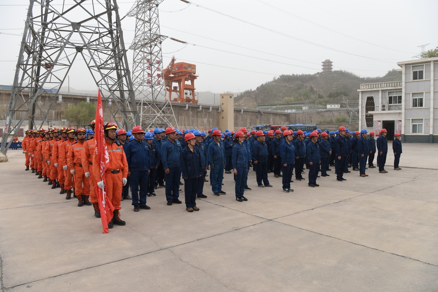 劉家峽水電廠舉行2024年政企協同防汛綜合應急演練 (2).JPG