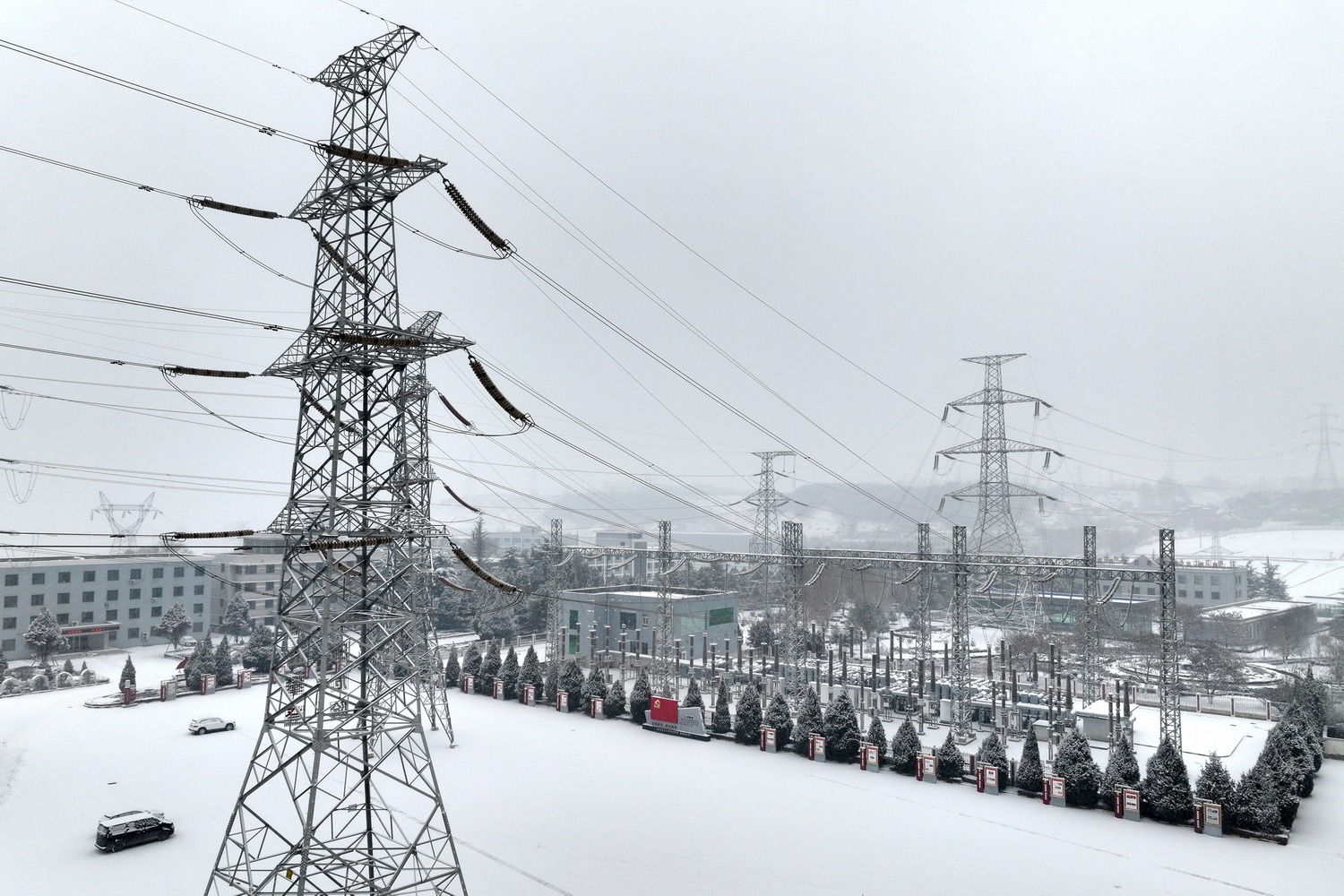 劉家峽水電廠：“以雪為令”應對寒潮降雪天氣 (2).JPG