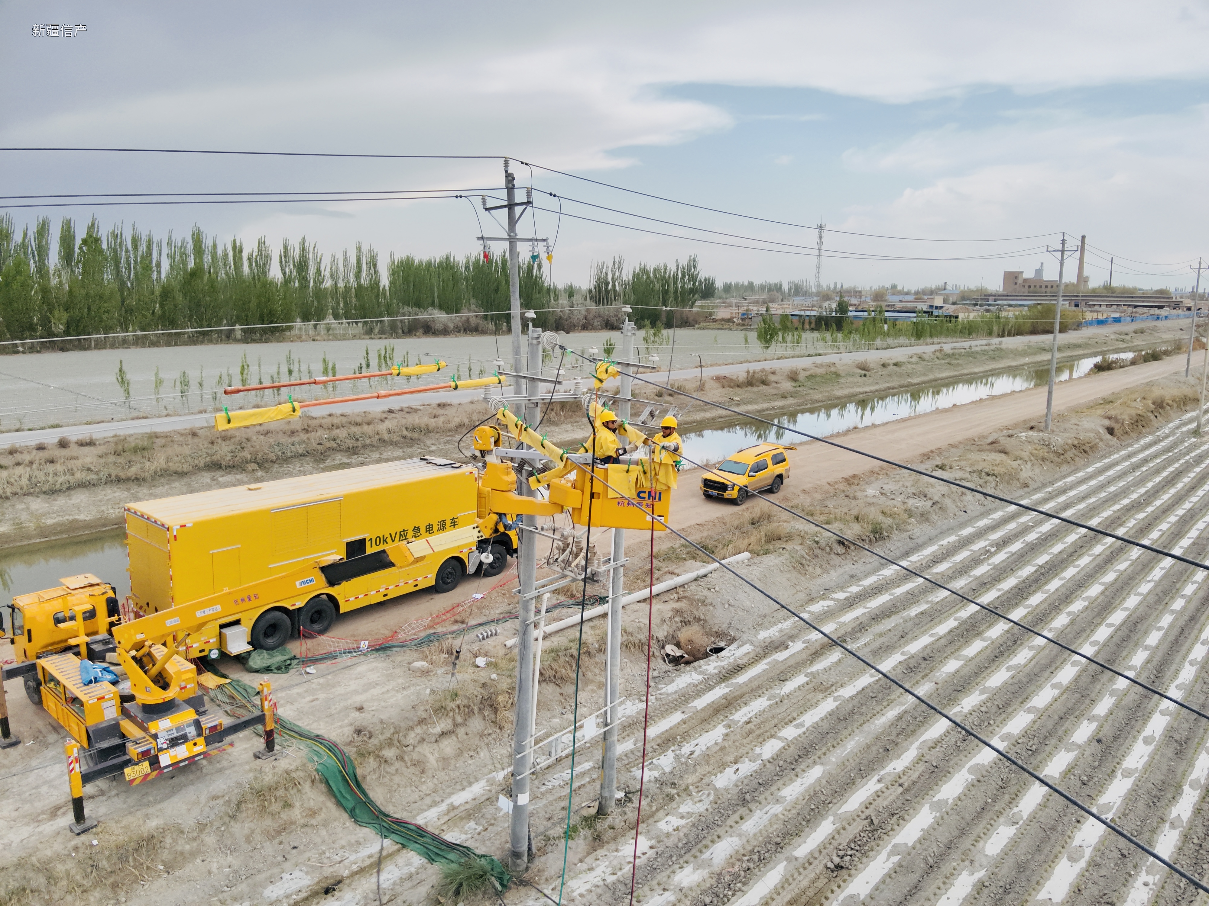 供電員工通過帶電作業方式接入<span id=
