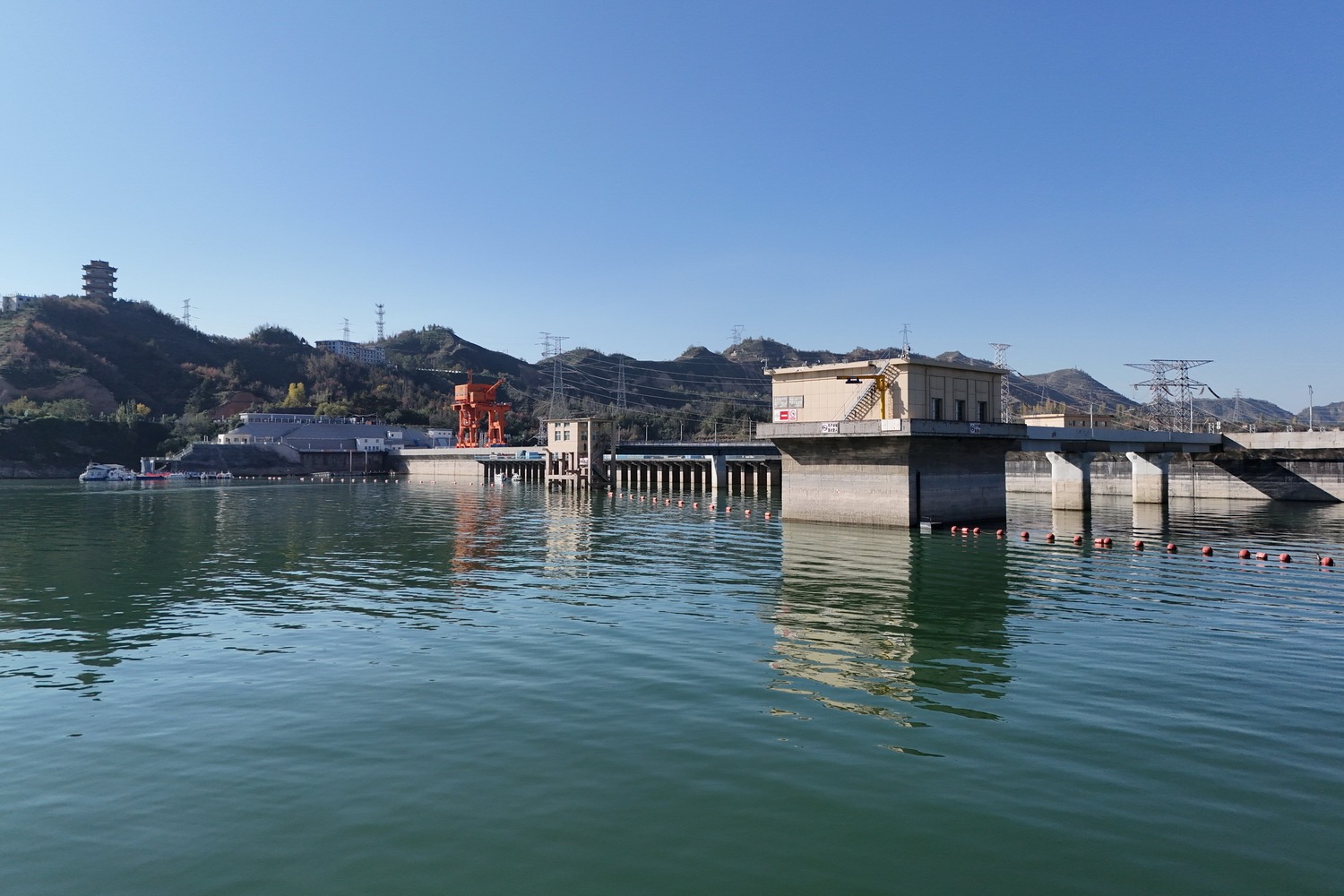 劉家峽水庫加大輸水量支援黃河流域冬灌 (1).JPG