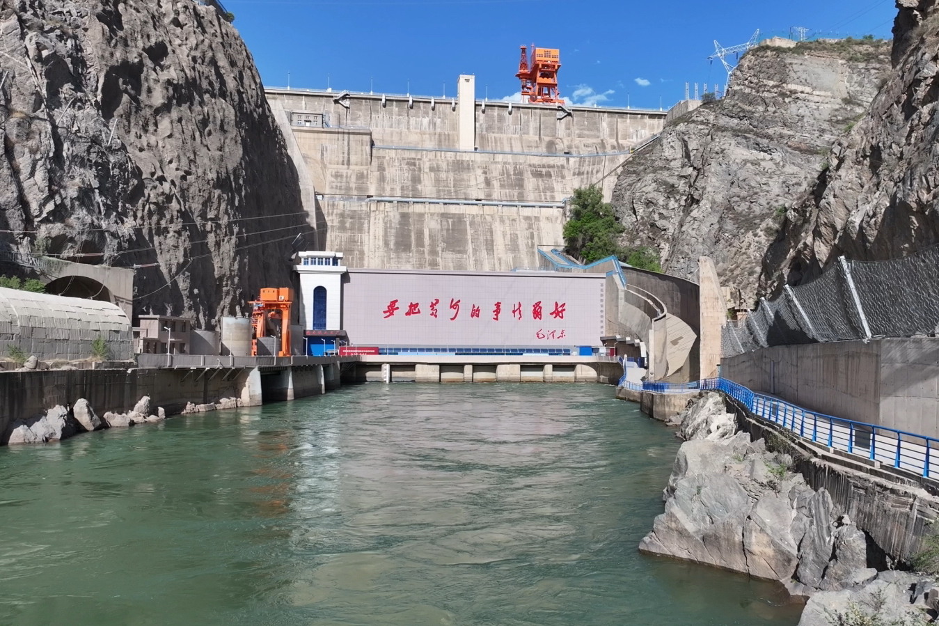 劉家峽水庫全力支援沿黃灌區抗旱保墑.jpg